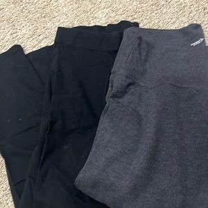 2 pairs of leggings